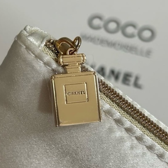 Chanel COCO Mademoiselle Cosmetics Bag - Picture 7 of 11